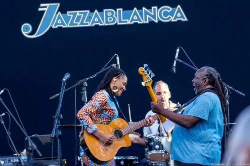 Musiciens sur scène au festival Jazzablanca